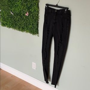 BLACK RIPPED JEANS 🤍